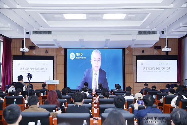 李老师演讲.jpg